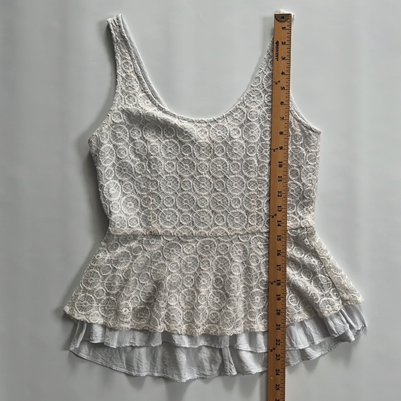 Sam & Lavi Lace peplum top. Size medium - Picture 7 of 13